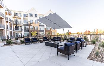 Outdoor fire pit